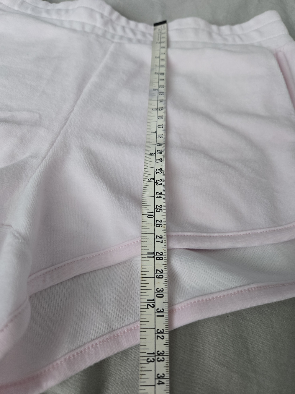 Juicy Couture Velour 'DUMP HIM' Scalloped Shorts In Soft Glow Pink S - Picture 10 of 11